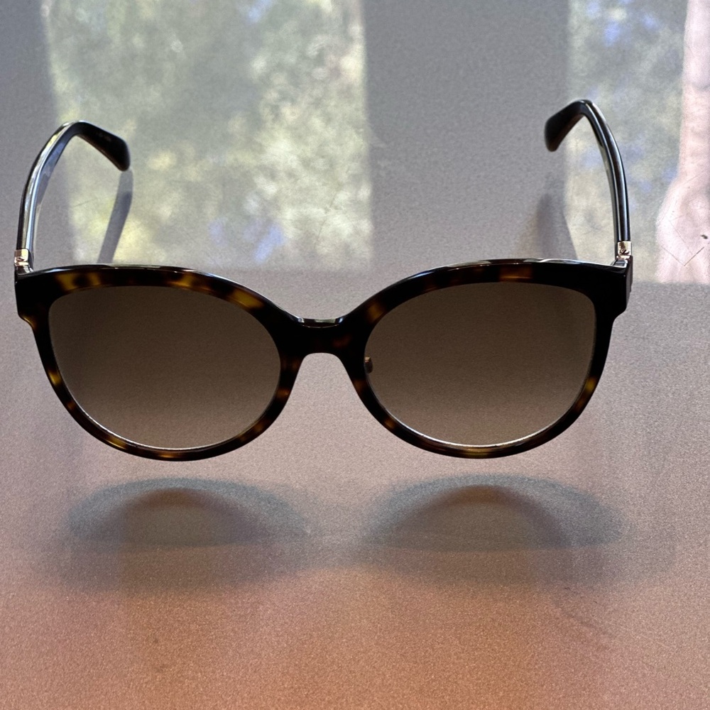 Stylish Givenchy Tortoise Shell Sunglasses (GV 7151/F/S) Mint Condition